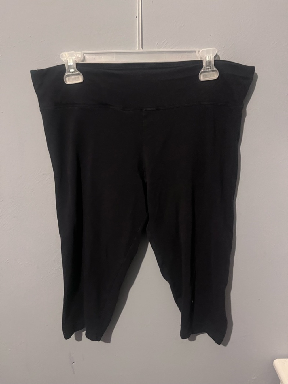 Calvin Klein Black Performance Capri Leggings